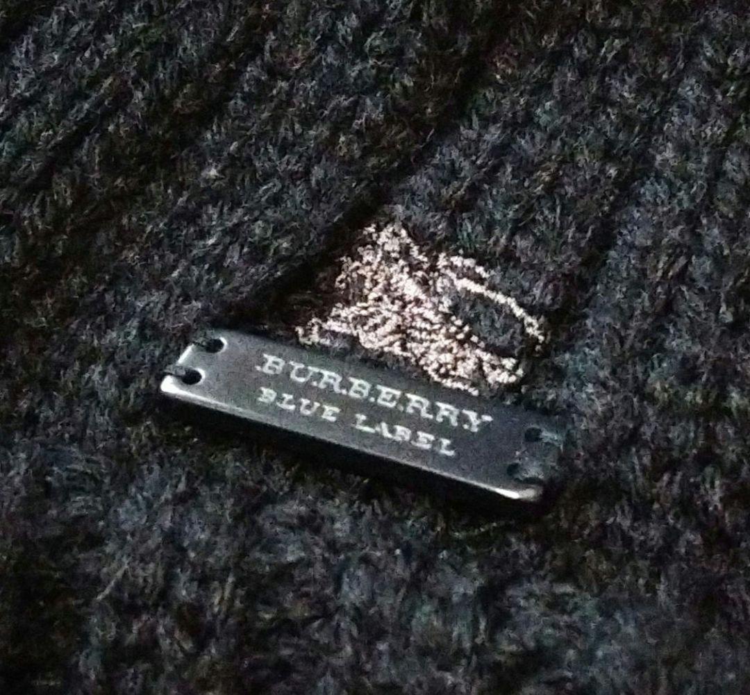 美品　バーバリーブルーレーベルホース刺繍付ロゴプレートニット帽子
