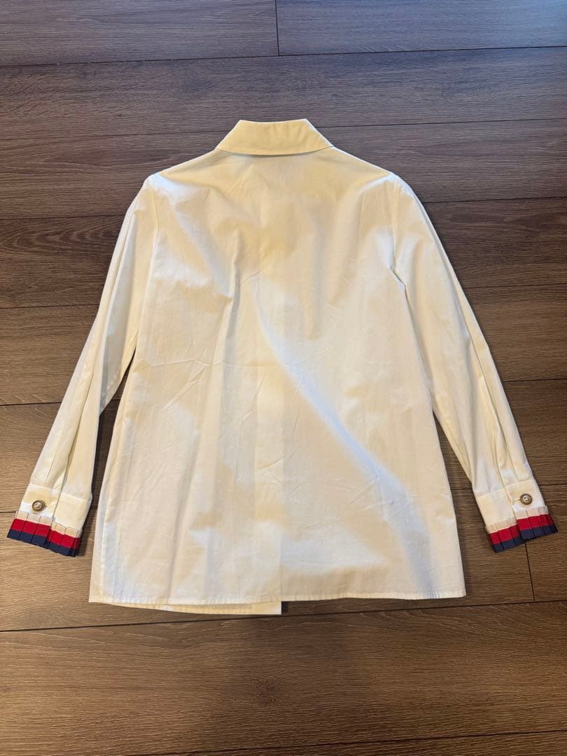 グッチ！Gucci!リボン付きビジューシャツ ホワイトシャツ未使用品
