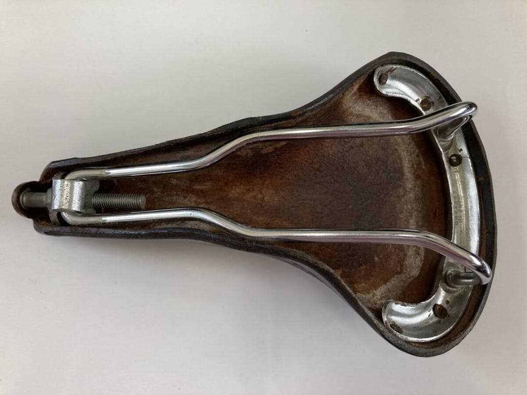 ブルックス　プロフェッショナル　サドル　黒（小鋲）ビンテージパーツ（貴重品）