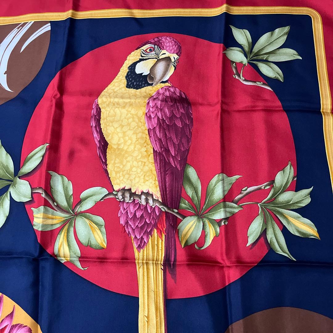 極美品　サルバトーレフェラガモ　シルク　スカーフ　鳥　インコ　花柄　総柄