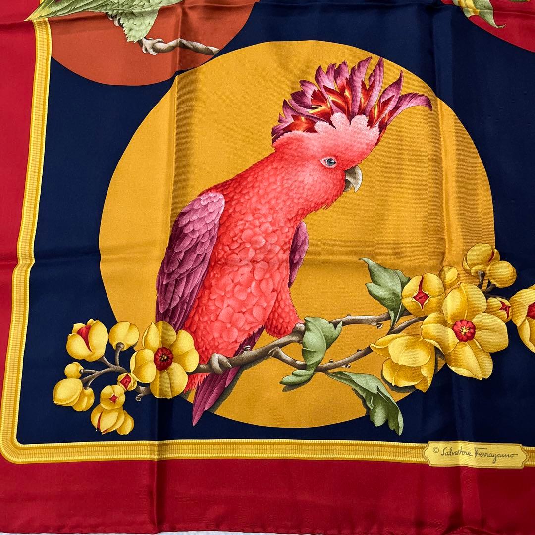 極美品　サルバトーレフェラガモ　シルク　スカーフ　鳥　インコ　花柄　総柄