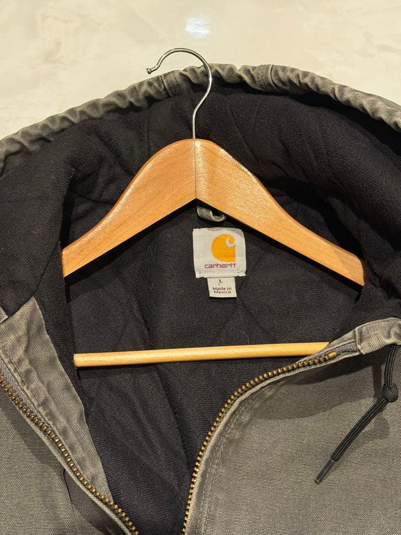 Carhartt 00sアクティブジャケット ブラック フェード グレー 短丈