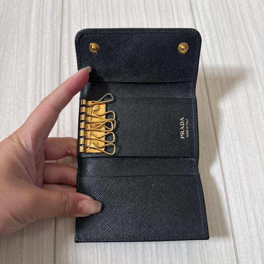PRADA ブラック レザー キーケース　6連