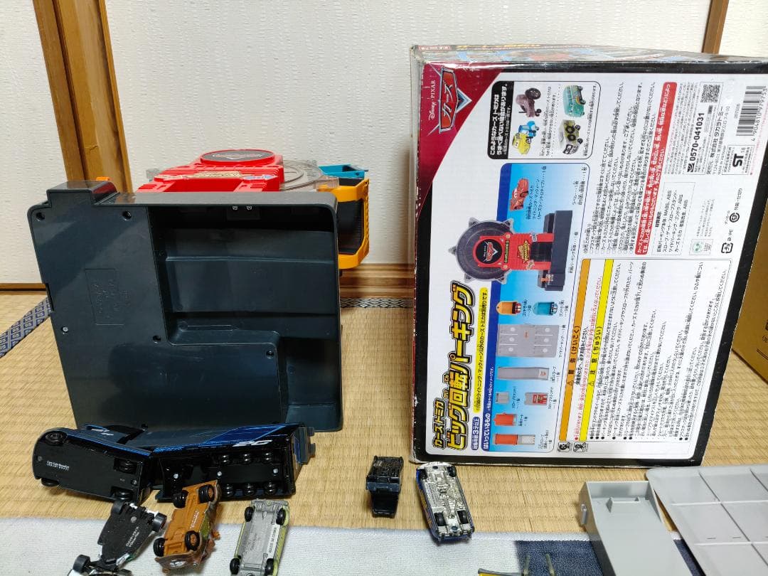カーズ トミカ ビック回転パーキング ミニカー約30台付き ばら売り不可