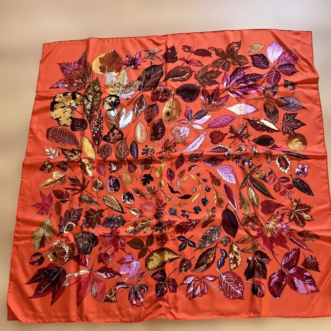 HERMES PAPIS オレンジ色の葉模様スカーフ　新品！