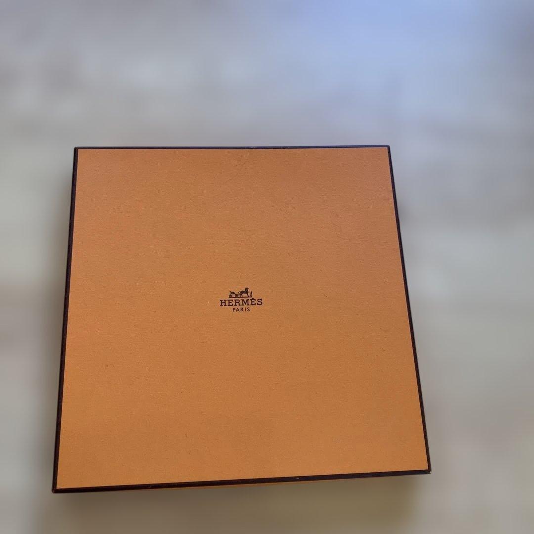 HERMES PAPIS オレンジ色の葉模様スカーフ　新品！