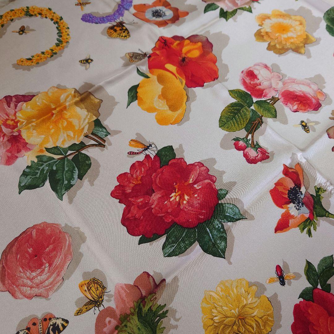 GUCCI　スカーフ　フローラル柄　シルク100%