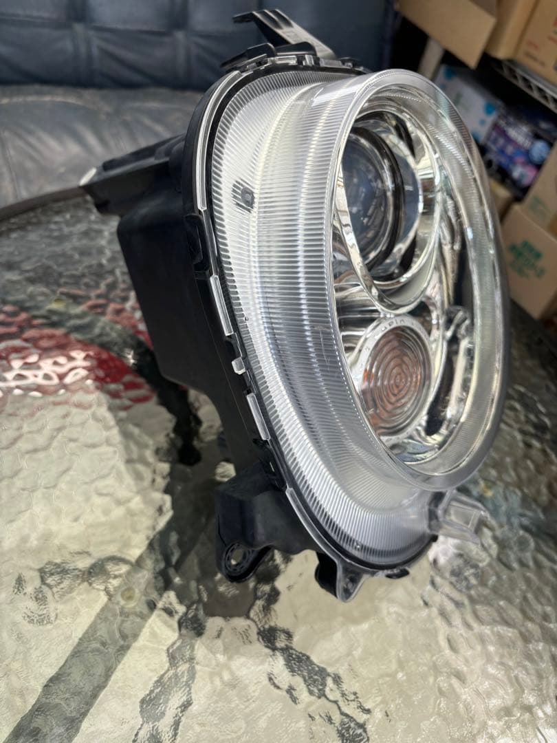 スズキ　アルト　ラパン　ショコラ　HE22S 純正HID 左側　ヘッドライト