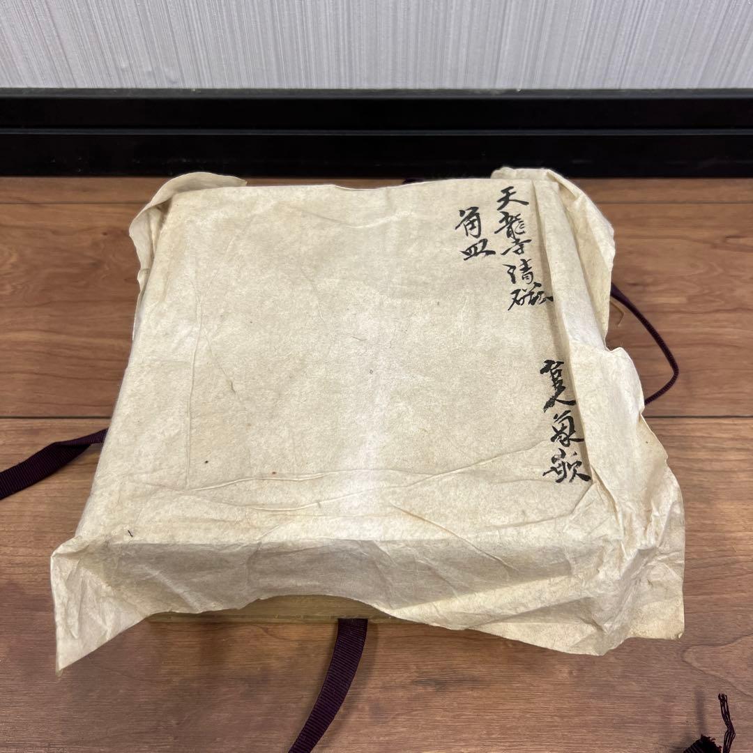 緑色の花模様八角皿