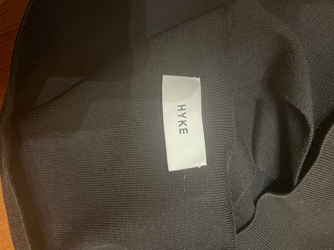 HYKE ブラックベスト