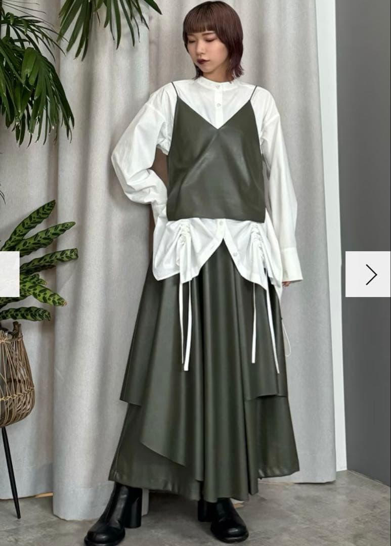 アンスリード　FAKE LEATHER CAMISOLE ￼カーキ