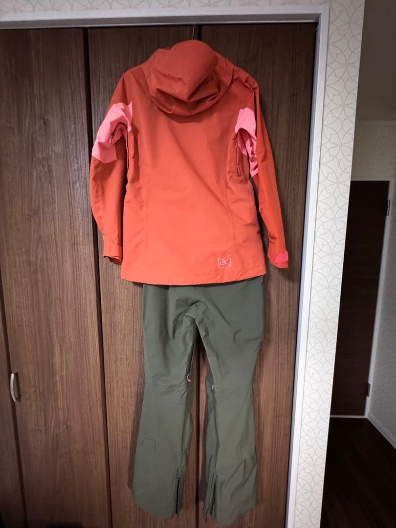 【タグ付属】Burton ak Women's 上下ウェアセット Sサイズ