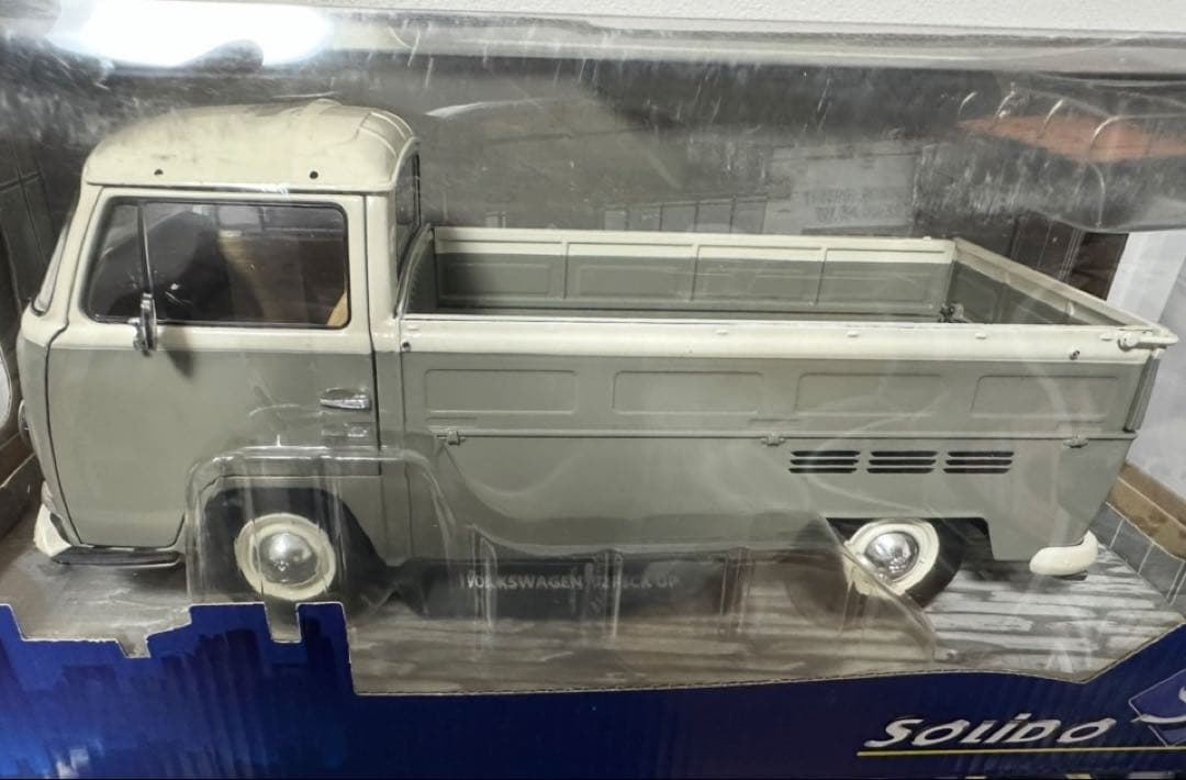 SOLIDOVolkswagen Type 2 ミニカー グレー1/18