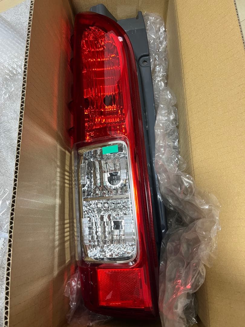 200系ハイエース　新品左テールランプ‼︎トヨタ純正品‼︎未使用品‼︎