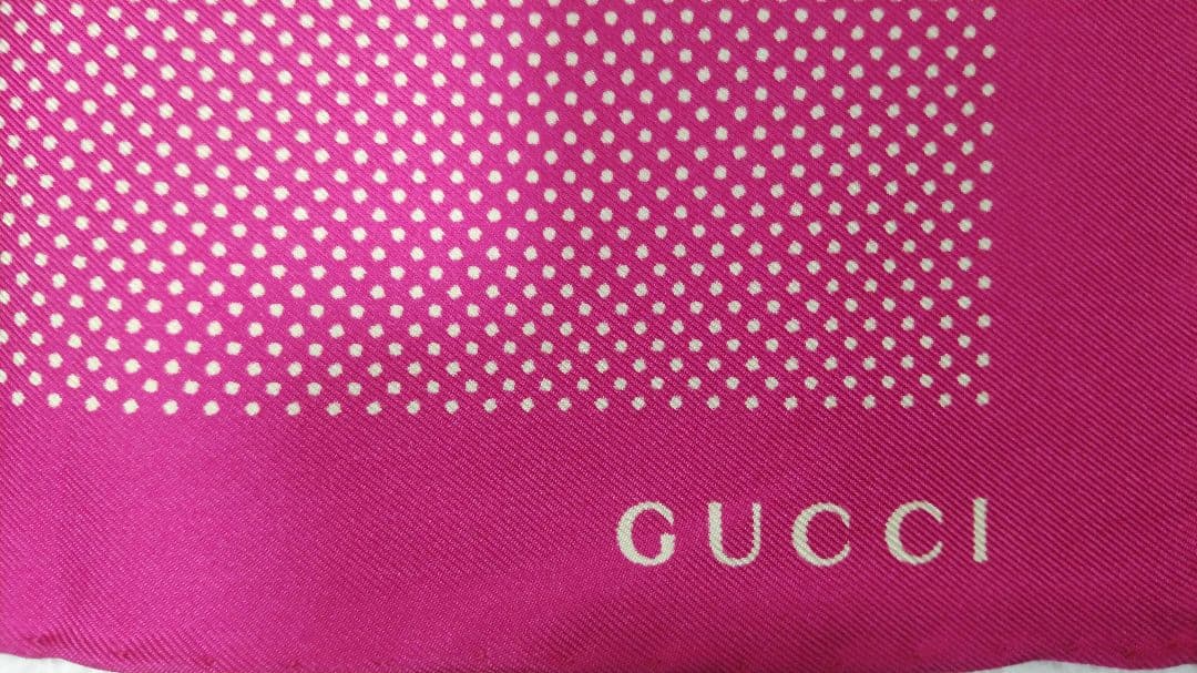 最終お値下げ《新品未使用》　GUCCI　シルクスカーフ　ピンク×ドット