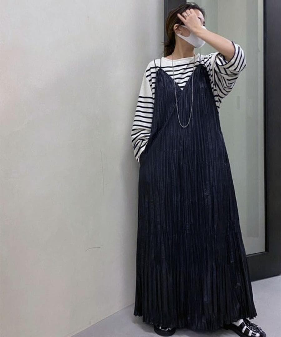 ETRE TOKYO　ワッシャープリーツキャミワンピース　ブラック　黒　プリーツ