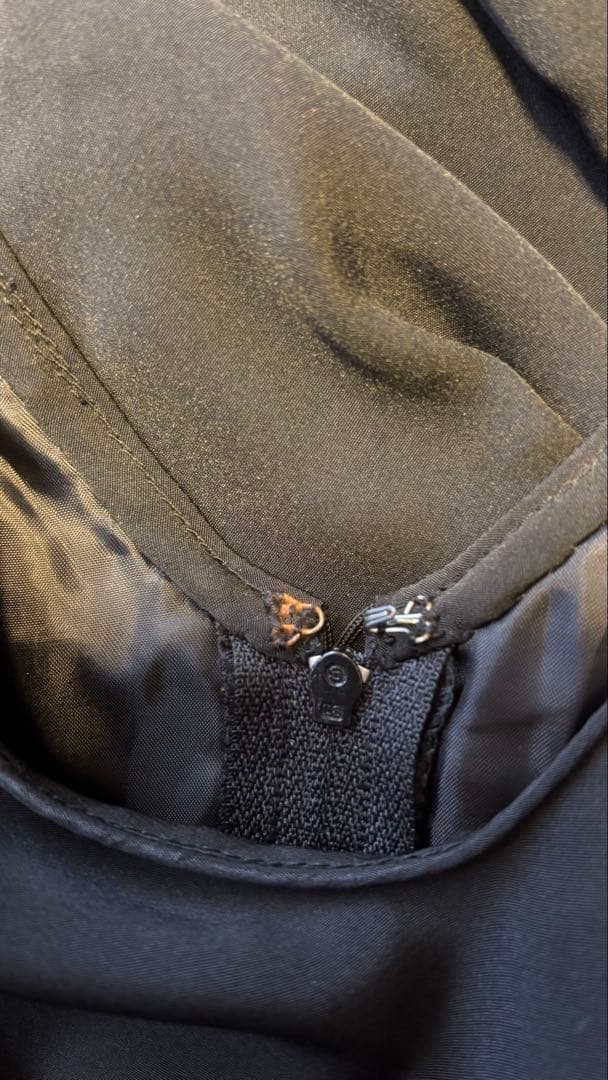フラメンコドレス 水玉　黒と赤のフリル
