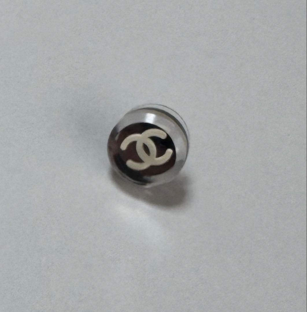 【CHANEL】ロゴ入り片耳用ピアス