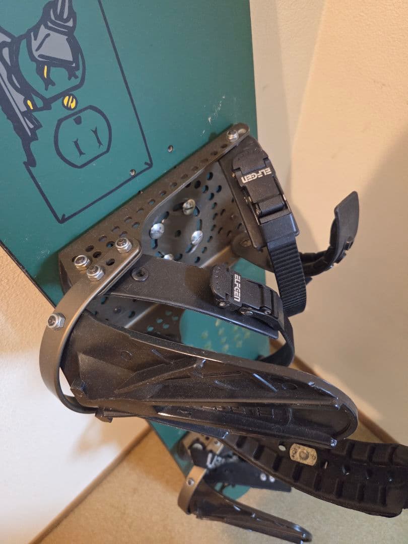 スノーボード 緑色 ハンマー デザイン