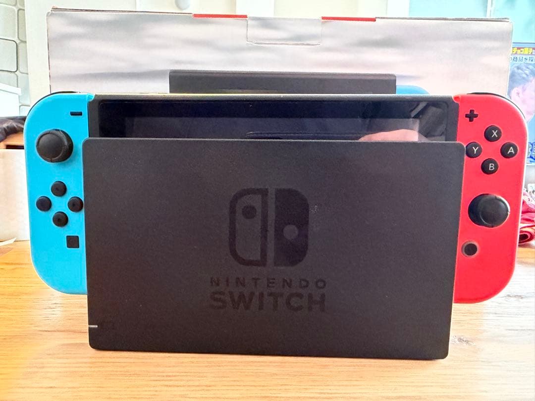 Nintendo Switch ブルー／レッドJoy-Con 本体