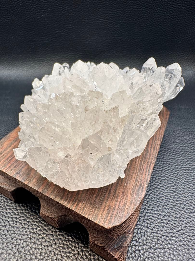 希少 四川省産 菊花水晶 クラスター 333g フラワークォーツ 水晶 629