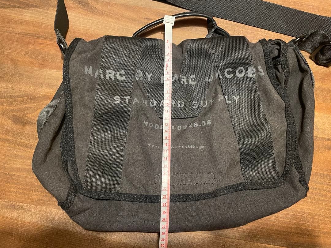MARC BY MARC JACOBS ブラックメッセンジャーバッグ