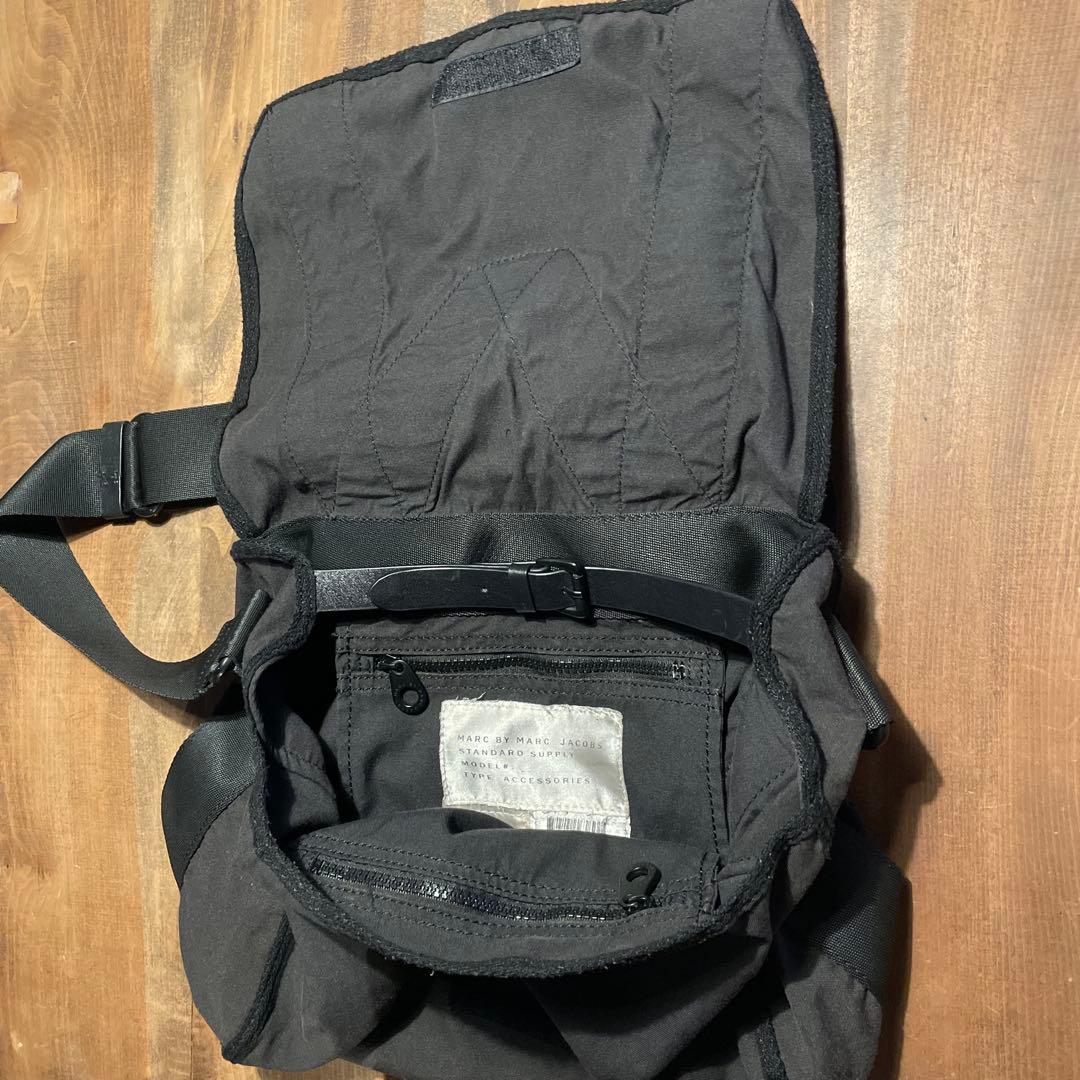MARC BY MARC JACOBS ブラックメッセンジャーバッグ