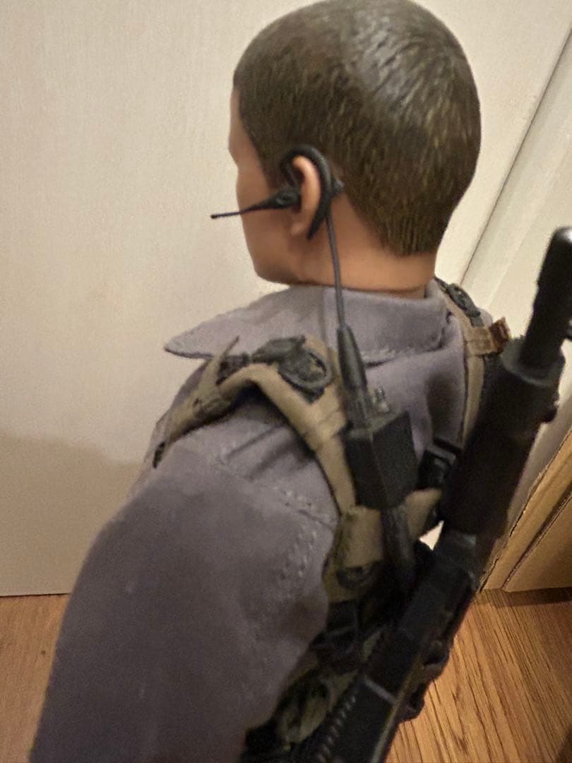 ホットトイズ　カスタムフィギュア　バイオハザード　クリス・レッドフィールド