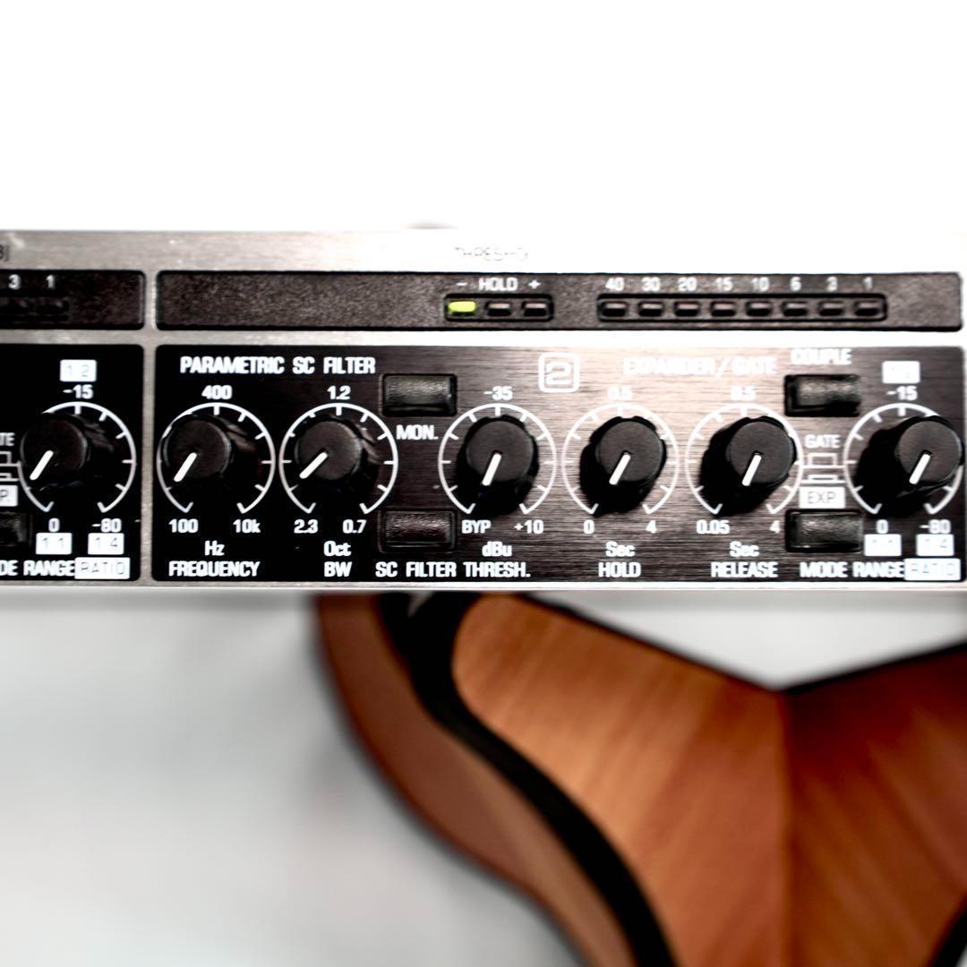 Behringer MULTIGATE PRO XR4400 ②
