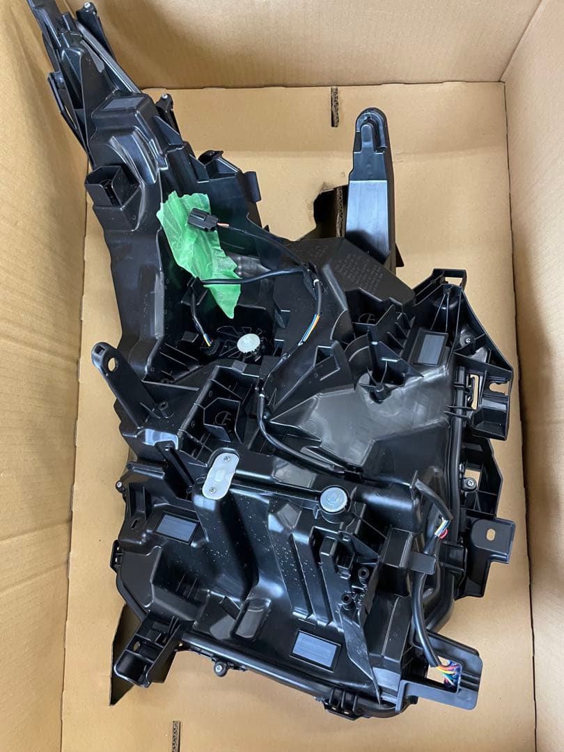 美品　トヨタ　90系新型ヴォクシー　右ヘッドライト　ユニット