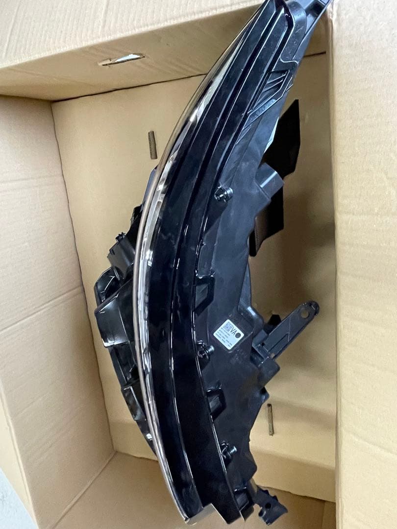 美品　トヨタ　90系新型ヴォクシー　右ヘッドライト　ユニット