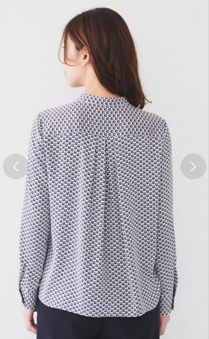 試着のみ✨アンタイトル25SS季完売品✨スクエア柄 ラッフルブラウス