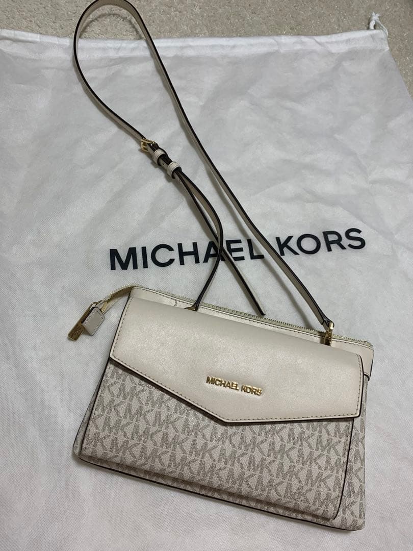 MICHAEL KORS トートバッグとクラッチバッグセット3点美品。