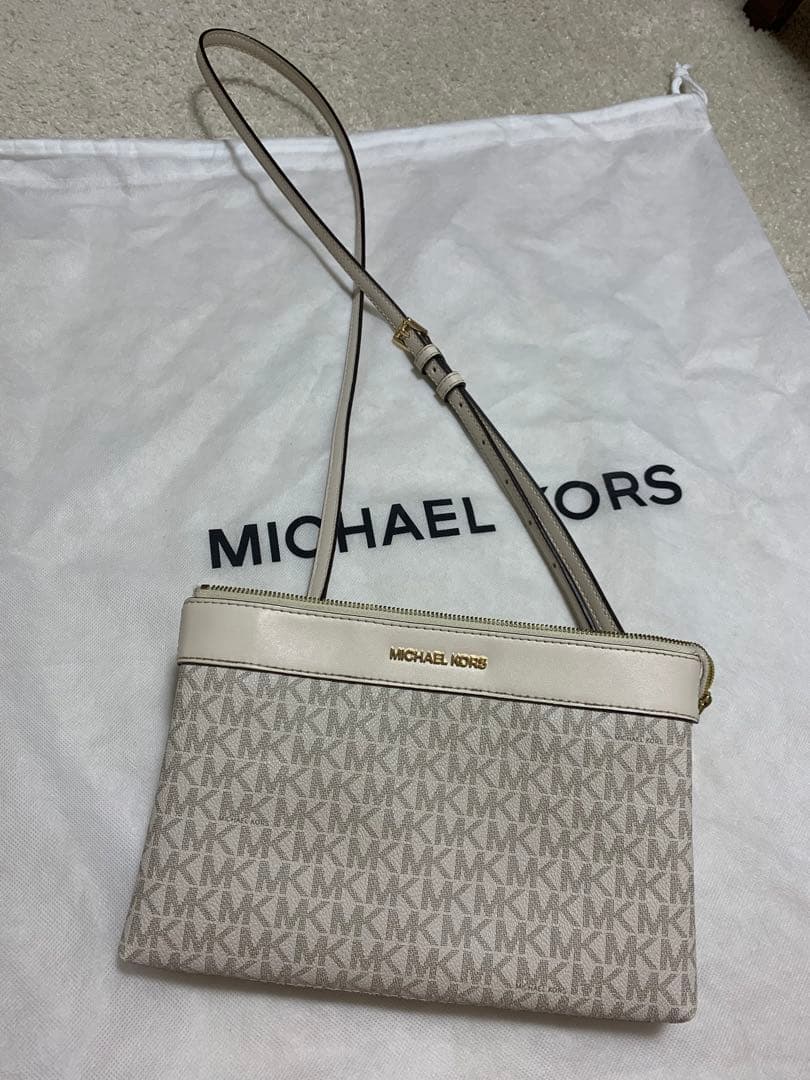 MICHAEL KORS トートバッグとクラッチバッグセット3点美品。