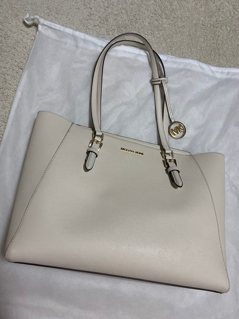MICHAEL KORS トートバッグとクラッチバッグセット3点美品。