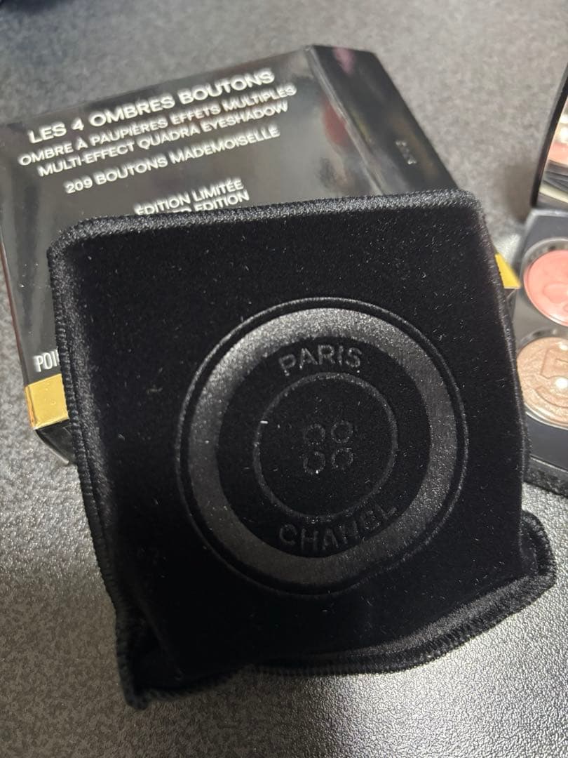 CHANEL レ キャトル オンブル ブトン 209 ブトン マドモアゼル