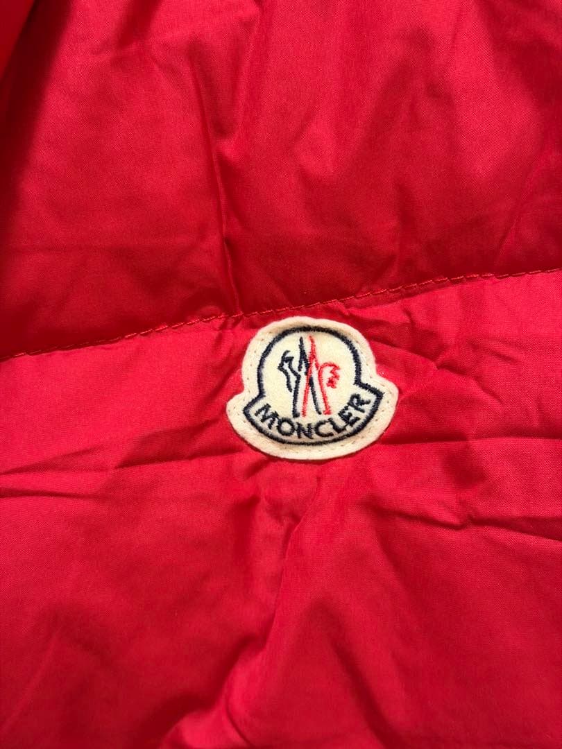 Moncler レッド ダウンベスト
