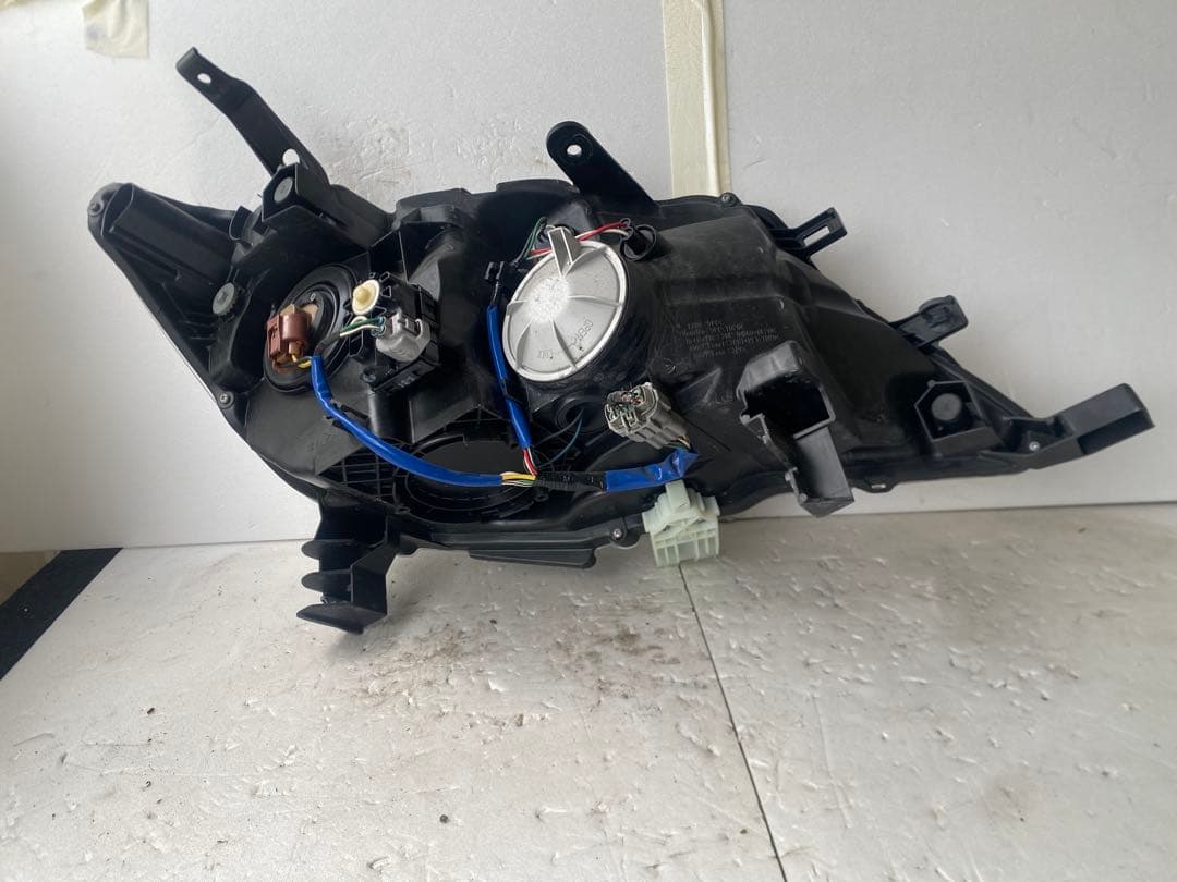 日産 セレナ C26 前期 純正ヘッドライト 左右セット ハロゲン 中古