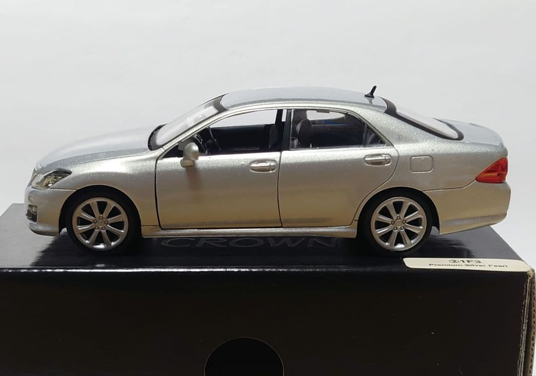 1/30 トヨタ 200系 クラウンアスリート カラーサンプル 1F3