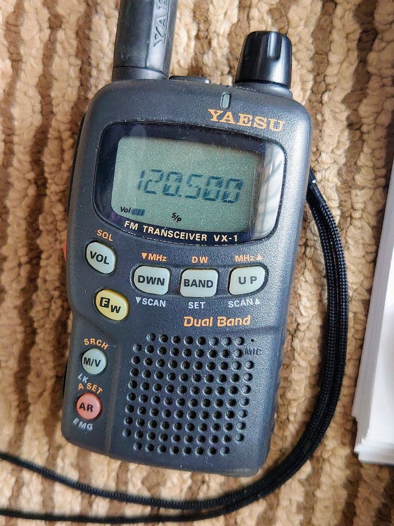 トランシーバー YAESU DUAL BAND FM TRANSCEIVER VX-1