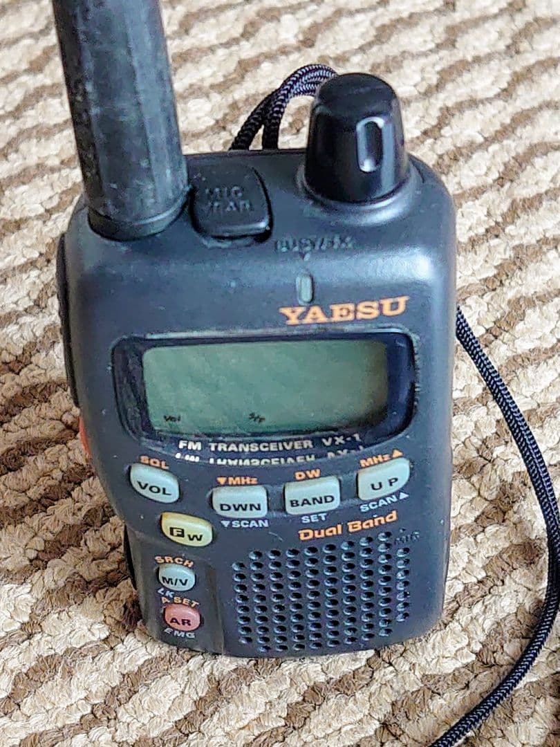 トランシーバー YAESU DUAL BAND FM TRANSCEIVER VX-1