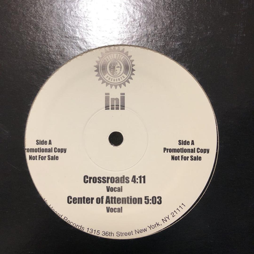 【複数送料値引】INI/CROSSROAD CENTER OF ATTENTIO