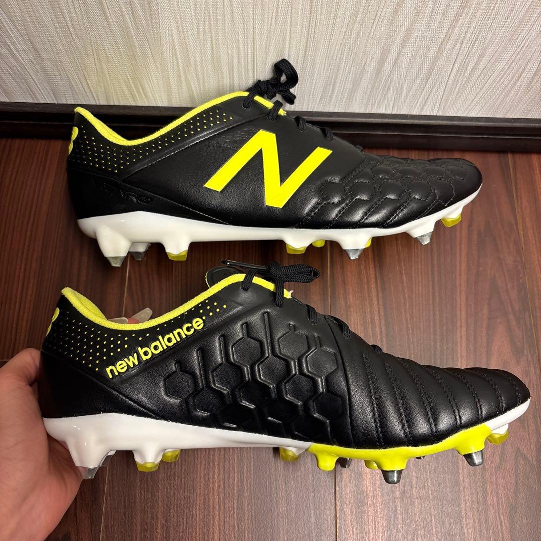 【海外限定モデル】New Balance サッカースパイク ブラック/イエロー