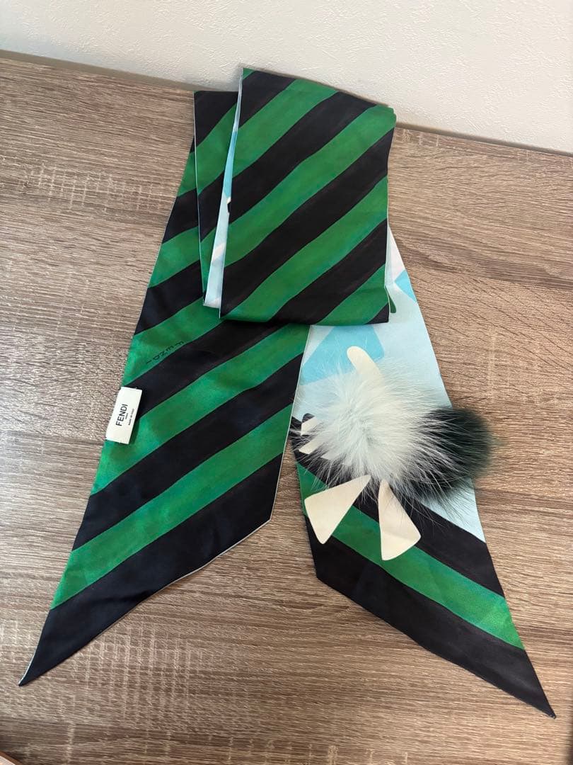 Fendi シルクスカーフ ファー付き