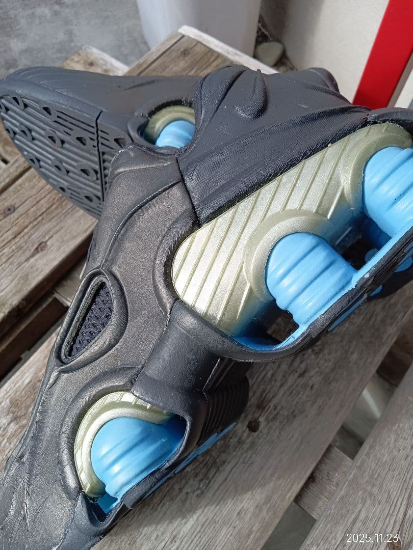 新品　Nike Air Shox ブラック/ブルー