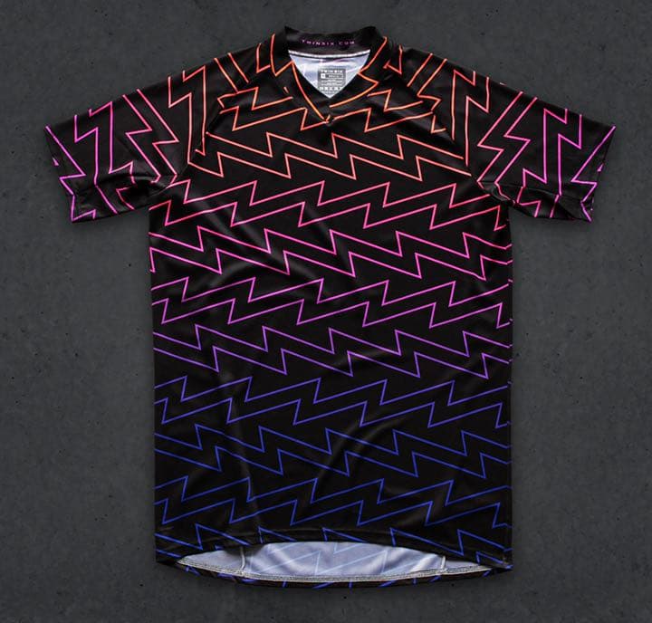 twinsix Tシャツ