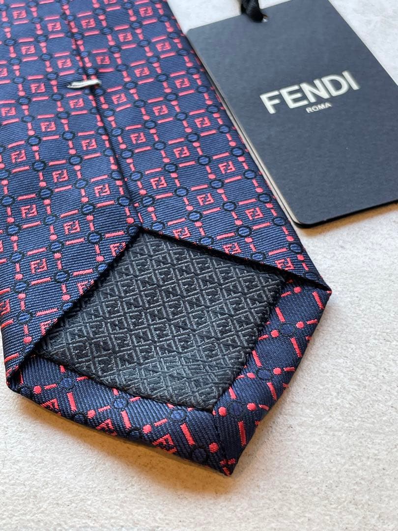【新品未使用】FENDI ネクタイ ネイビー/レッド 幾何学模様　成人式向け