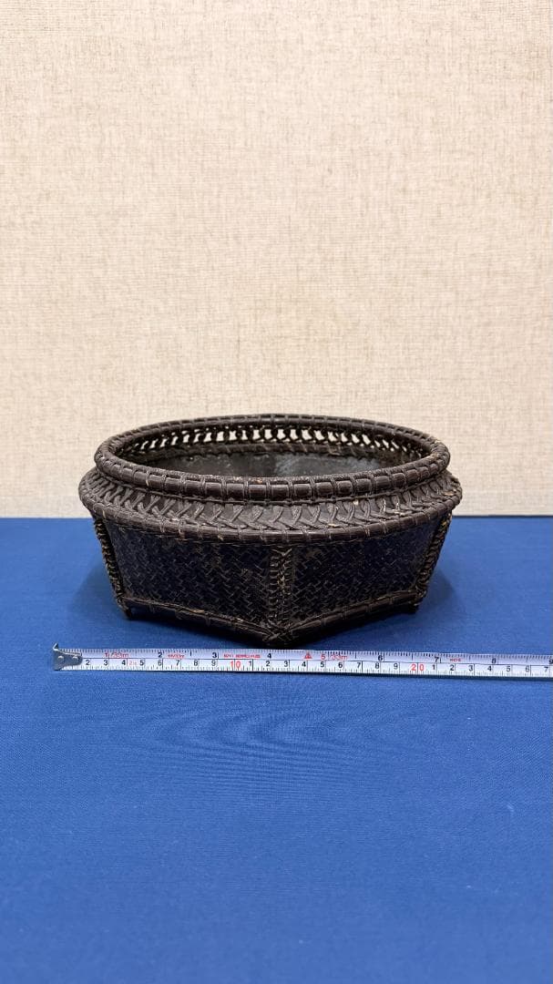 「黒の礼器：六脚矮鼎形バスケット」