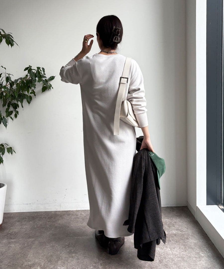 新品　DouDou ブークレーダンボールロングスリーブワンピース　ドゥドゥ　ベー