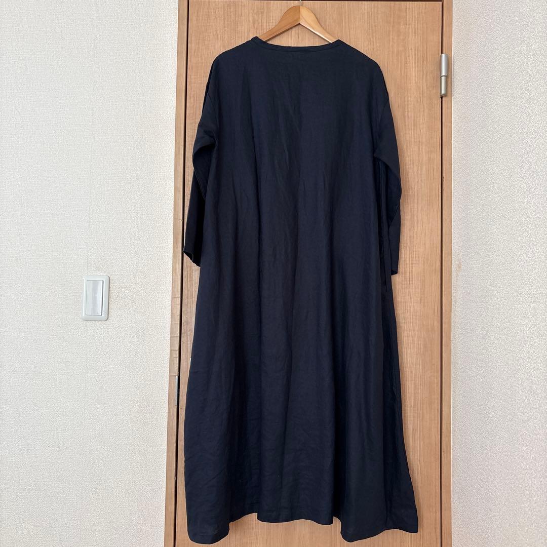 08Mab リネン細ピンタックワンピース　色ネイビー